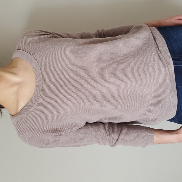 Aritzia Tops - Aritzia Wilfred top with 3/4 sleeves
